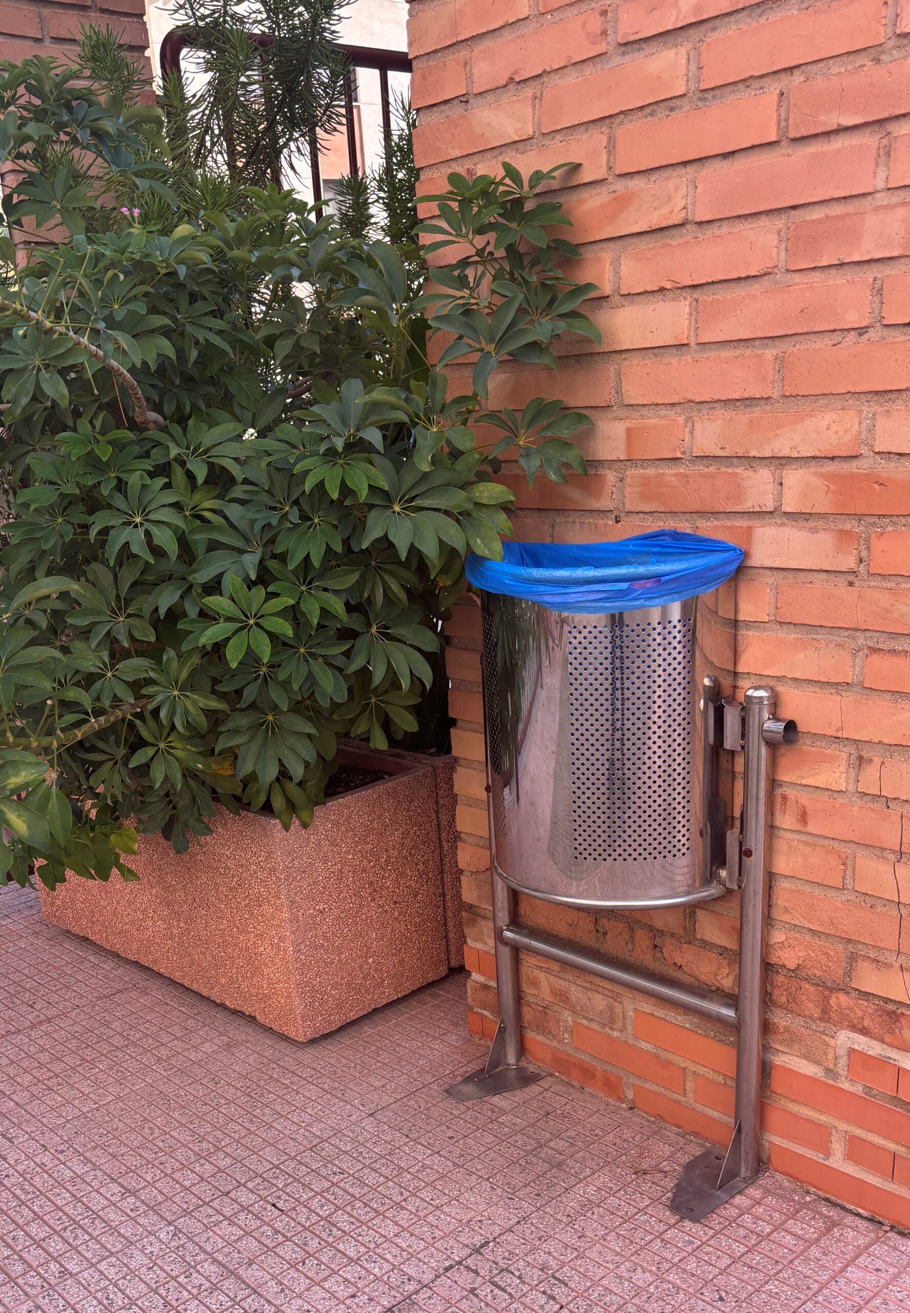 PAPELERA MOD "RHIN" SEMI INOX - Imagen 2